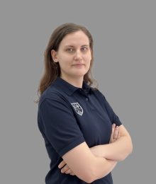 CÔ: POLINA IAZYKOVA